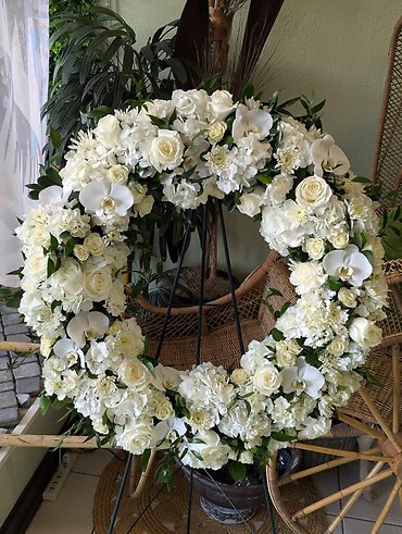 White Garden Wreath