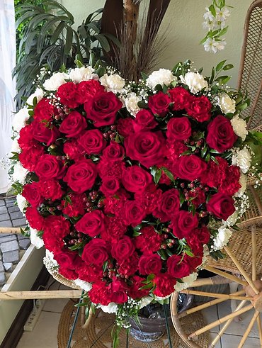 Red Rose Tribute Heart